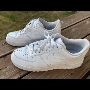 Nike Air Force One low cut triple white